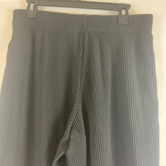 COS Accordion Pleat Shorts S Black Pockets Elastic Waist Bermuda Length - Picture 8 of 10